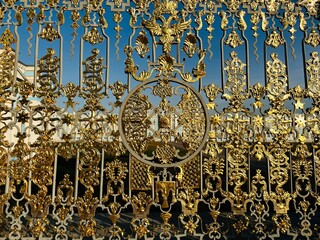 Golden fence grate of the tsar palace - obrazy, fototapety, plakaty