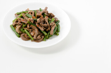 豚ハツとサヤインゲンの炒め物