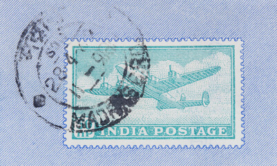 briefmarke stamp vintage retro alt old airmail luftpost flugzeug plane india indien papier paper post letter mail brief gestempelt frankiert cancel green grün blau blue april
