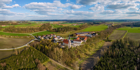 Mauerberg, Luftbild, Drohne, Panorama, Pfarrkirche St. Staphan, Gemeinde Garching, Landkreis...