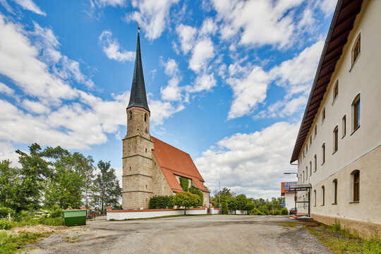 Pfarrkirche St. Staphan, Mauerberg, Au&szlig;enansicht architektonisch, Kirchturm, Gemeinde Garching, Landkreis Alt&ouml;tting, Oberbayern, Bayern, Deutschland