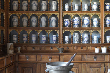 Fototapeta Antica farmacia francese con vasi per i medicamenti obraz