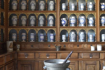 Foto op Canvas Antica farmacia francese con vasi per i medicamenti © Francesca
