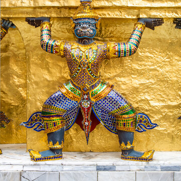 guard dressed as damon carrying the temple wall in the4 grand palace in Bangkok