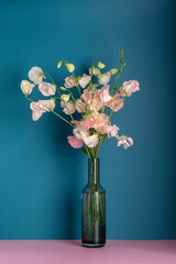 유리병에 담긴 아름다운 꽃