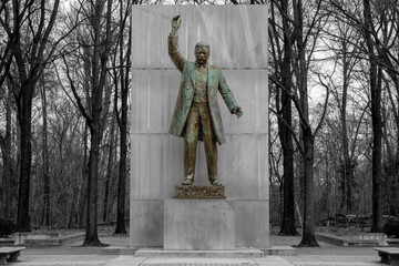 statue of president teddy theodore roosevelt on roosevelt island in washington, dc - obrazy, fototapety, plakaty