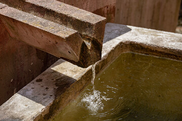 Brunnen im Klarahof der kantonalen Mittetlschule (Kollegi), Stans, Kanton Nidwalden, Schweiz