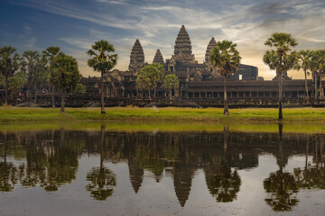 Fototapeta na wymiar Cambodian landmark Angkor Wat with reflection