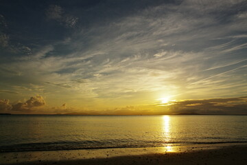 沖縄県小浜島　トゥマールビーチの美しい朝日