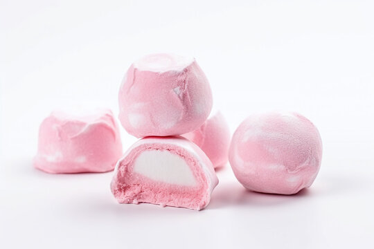 Gros plan sur des chamallows &agrave; la fraise sur fond blanc &raquo; IA g&eacute;n&eacute;rative