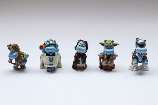 Star Wars Toy Figures from the Kinder Surprise Happy Hippo collection. It was released in Germany in 2002, the same year "Star Wars Episode 2" was released