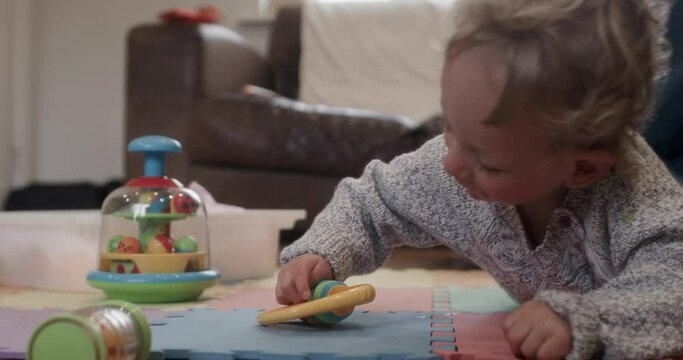 MS Mother and son (18-23 months) playing with toys