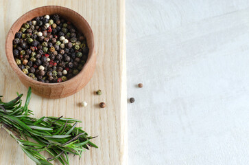 Mix peppercorns black, white, red and allspice in a wooden pestle with a chime for a mortar on a wooden background. dried spice peppercorn concept. Horizontal orientation. Selective focus. Copy space.