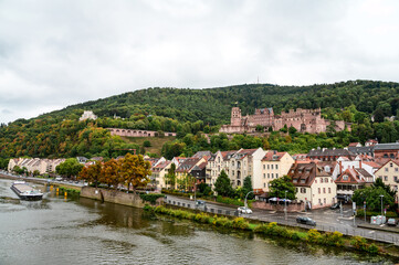 The lovely waterfront houses of Heidelberg's Old Town create a charming, romantic atmosphere. There is also an old castle located on a hill that attracts to experience.