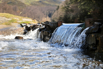Digue sur une source d'eau, petit barrage