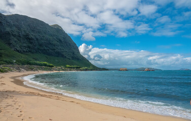Fototapeta na wymiar Spectacular scenery along the famous North Shore of Oahu Island, Hawaii, USA 
