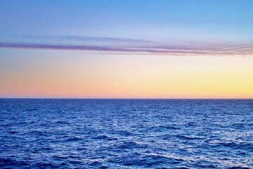 Obraz premium Sonnenaufgang über Meer