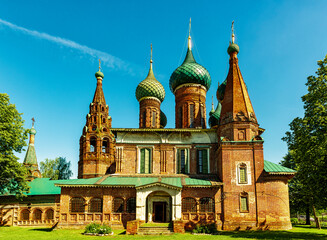 Fototapeta na wymiar Orthodox Church of St. Nicholas Wet in the city of Yaroslavl