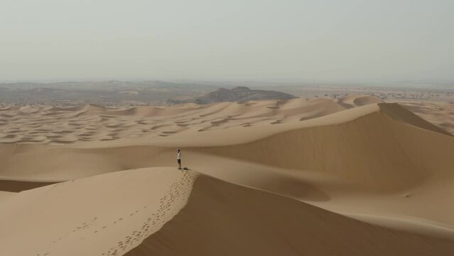 Vue drone des dunes du d&eacute;sert du Sahara