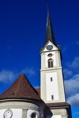 Fototapeta na wymiar Katholische Kirche St. Johann und Paul in Schüpfheim im Schweizer Kanton Luzern