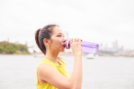 スポーツ ドリンク休憩 ランナー