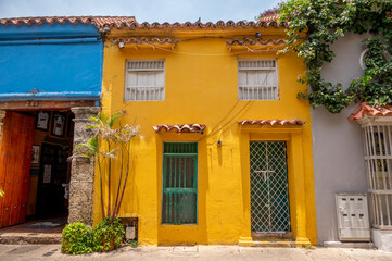 Fototapeta na wymiar Street scenes in the heart of old Cartagena, Colombia.