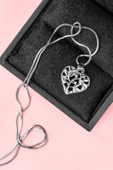 Fototapeta na wymiar Heart pendant in a box