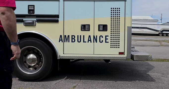 Starting and stopping generator in neonatal ambulance