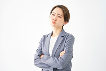 不満なビジネスウーマン　白背景