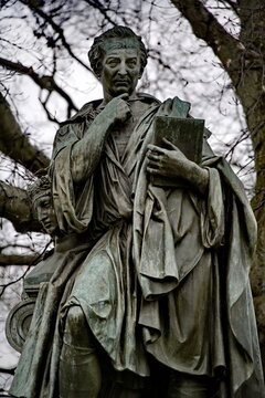 Statue des Winckelmann-Denkmals in Stendal