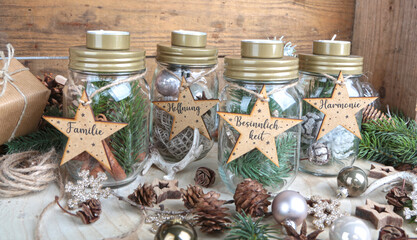 Adventskranz aus Gläsern mit Teelichter und zum Befüllen: Natürliche Weihnachtsdekoration aus Holz, Glas und Naturmaterialien - 594959752