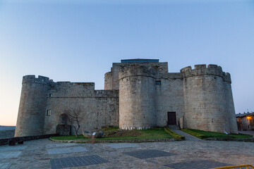 Fototapeta na wymiar Vista del castillo de los Condes de Benavente (siglo XV). Puebla de Sanabria, Zamora, Castilla y León, España