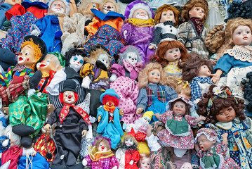 Dolls pile loose at flea market