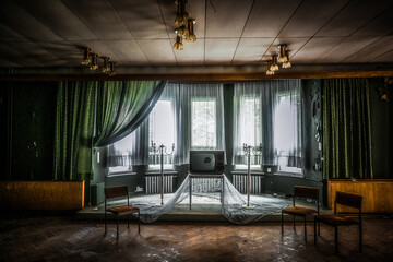 Naklejka premium Old Abandoned Hotel vs. Nature