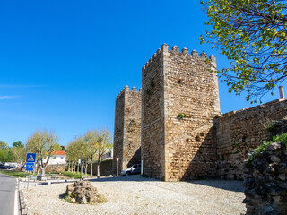 Fototapeta na wymiar Puerta de entrada a la ciudad de Miranda do Douro con dos torres del siglo XVI. Portugal