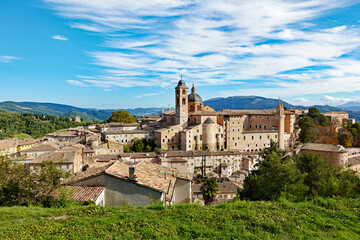 Fototapeta na wymiar Urbino Blick auf die Stadt