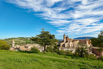 Fototapeta premium Urbino Blick auf die Stadt mit Landschaft