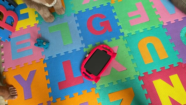 tapete de juegos que se arma, rompecabezas, tablet