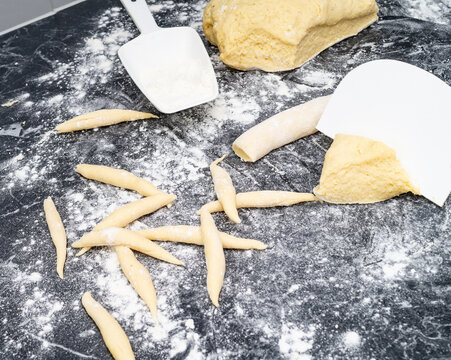 bubenspitzle bubaspitzle teig roh kartoffel in herstellung 