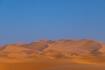 Fototapeta na wymiar Postales de Marruecos, Merzuoga, Desierto Sahara, Africa