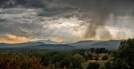 Cielo bonito desde la montaña © jordirenart