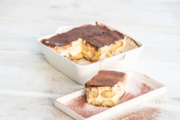 Tiramisu Tira misu in einer Schale angerichtet 