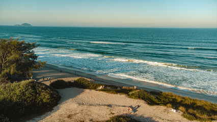 Praia Paradisíaca Tropical Ondas Moçambique Florianópolis Floripa Santa Catarina Ilha Magia Pedras Costão Pesca Pescadores Rancho Natureza Paisagem Areia Dunas Oceano Atlântico Floresta Reserva Natura © Pedro