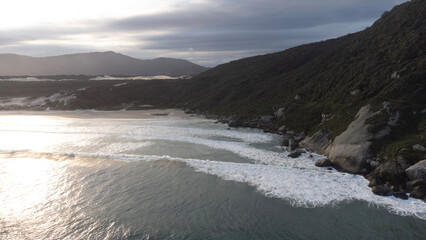 Praia Paradisíaca Tropical Ondas Moçambique Florianópolis Floripa Santa Catarina Ilha Magia Pedras Costão Pesca Pescadores Rancho Natureza Paisagem Areia Dunas Oceano Atlântico Floresta Reserva Natura