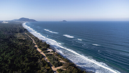 Praia Paradisíaca Tropical Ondas Moçambique Florianópolis Floripa Santa Catarina Ilha Magia Pedras Costão Pesca Pescadores Rancho Natureza Paisagem Areia Dunas Oceano Atlântico Floresta Reserva Natura © Pedro