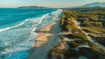 Praia Paradisíaca Tropical Ondas Moçambique Florianópolis Floripa Santa Catarina Ilha Magia Pedras Costão Pesca Pescadores Rancho Natureza Paisagem Areia Dunas Oceano Atlântico Floresta Reserva Natura © Pedro