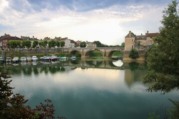 Verdun-sur-le-Doubs est une commune située dans le département de Saône-et-Loire, en région Bourgogne-Franche-Comté. La commune fait partie de la Bresse, située au confluent de la Saône et du doubs
