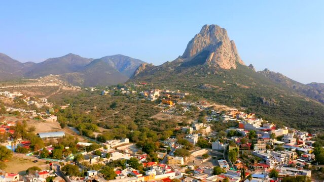 Pe&ntilde;a de Bernal
