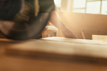 Carpenter guides board for circular saw