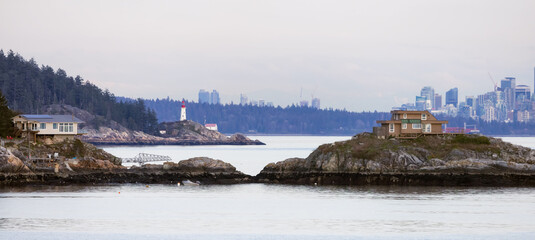 Obraz premium Lighthouse Park and City with Mountains in Background. Sunset. West Vancouver, British Columbia, Canada.